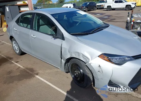 2017 Toyota Corolla Le z USA, uszkodzony, nr VIN 5YFBURHE9HP737863